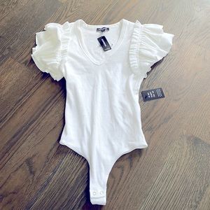 white ruffle sleeve xsmall express v neck bodysuit tshirt